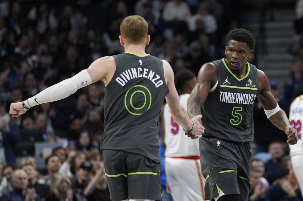 在球场上更 在球场上更